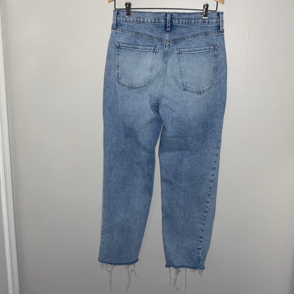 🛍️Light wash jeans with built in hole! - Picture 8 of 9